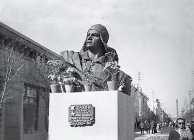 Прикрепленное изображение: pamyatnik-gagarin-simferopol.jpg